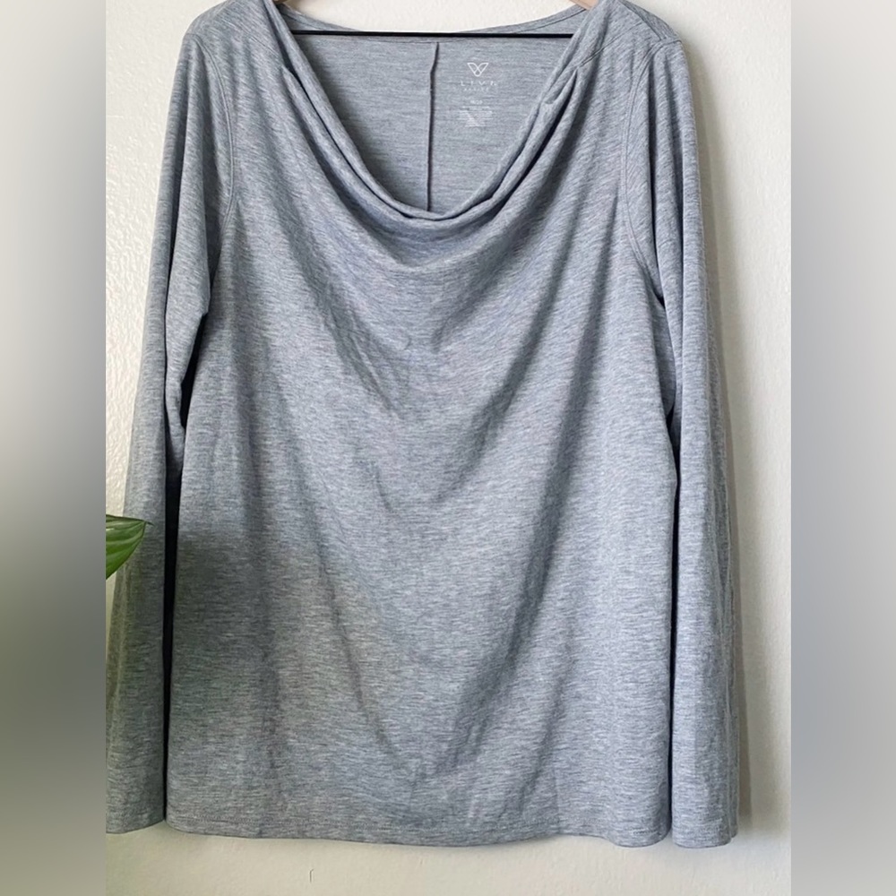 Lane Bryant Livi active drape front gray 26/28 great condition